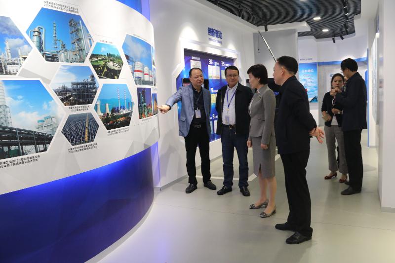 2018年10月，時任岳陽市委副書記、市長李愛武來公司調研