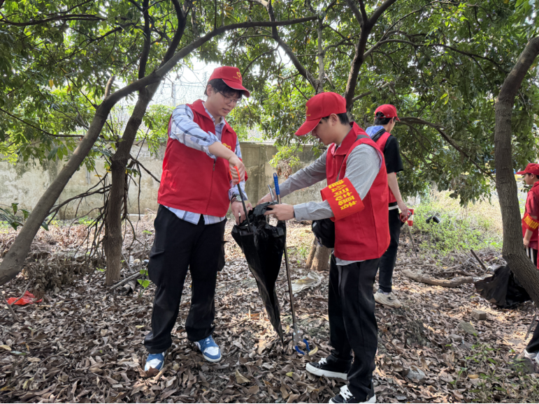 中國化學(xué)四化建各單位積極組織開展“學(xué)雷鋒”志愿服務(wù)活動②