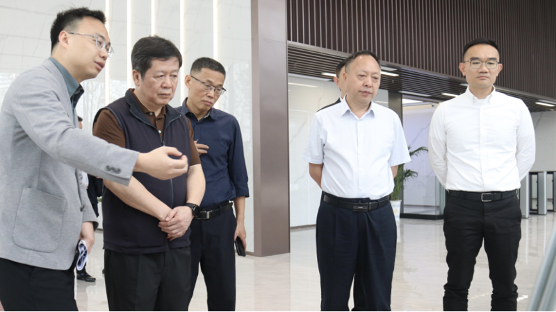 徐湘平一行考察中國化學(xué)四化建岳陽自貿(mào)片區(qū)綜合體項目