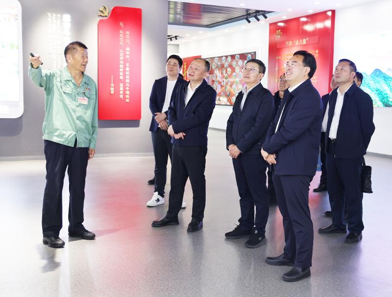 周鴻率隊赴河南心連心集團及新鄉(xiāng)縣考察調(diào)研